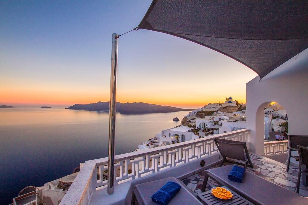 Compass Villa Иа Екстериор снимка