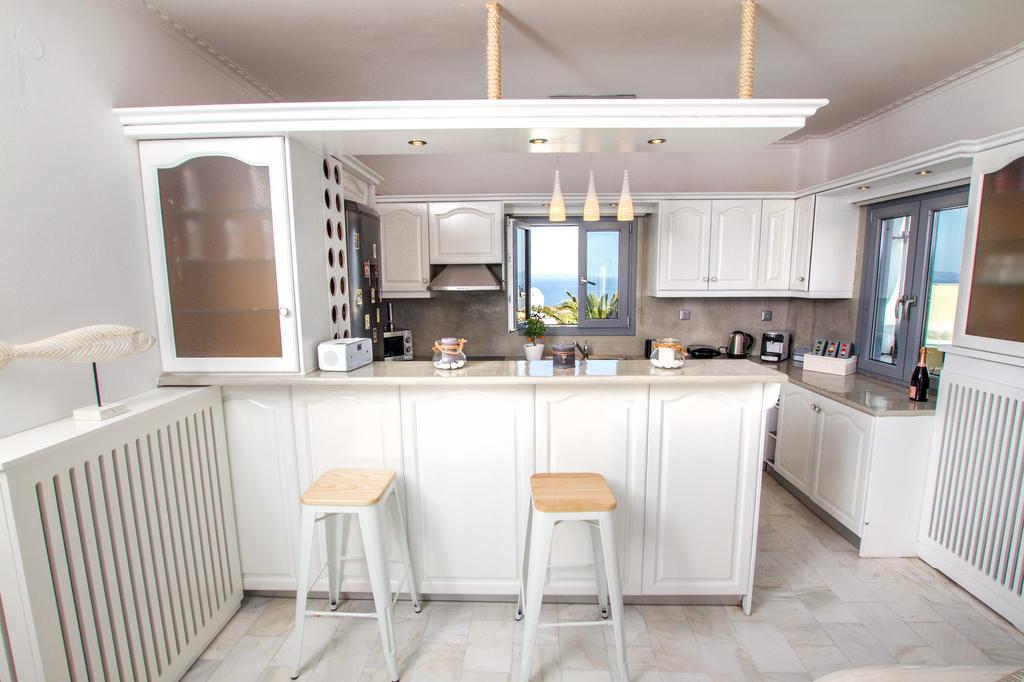 Compass Villa Иа Екстериор снимка